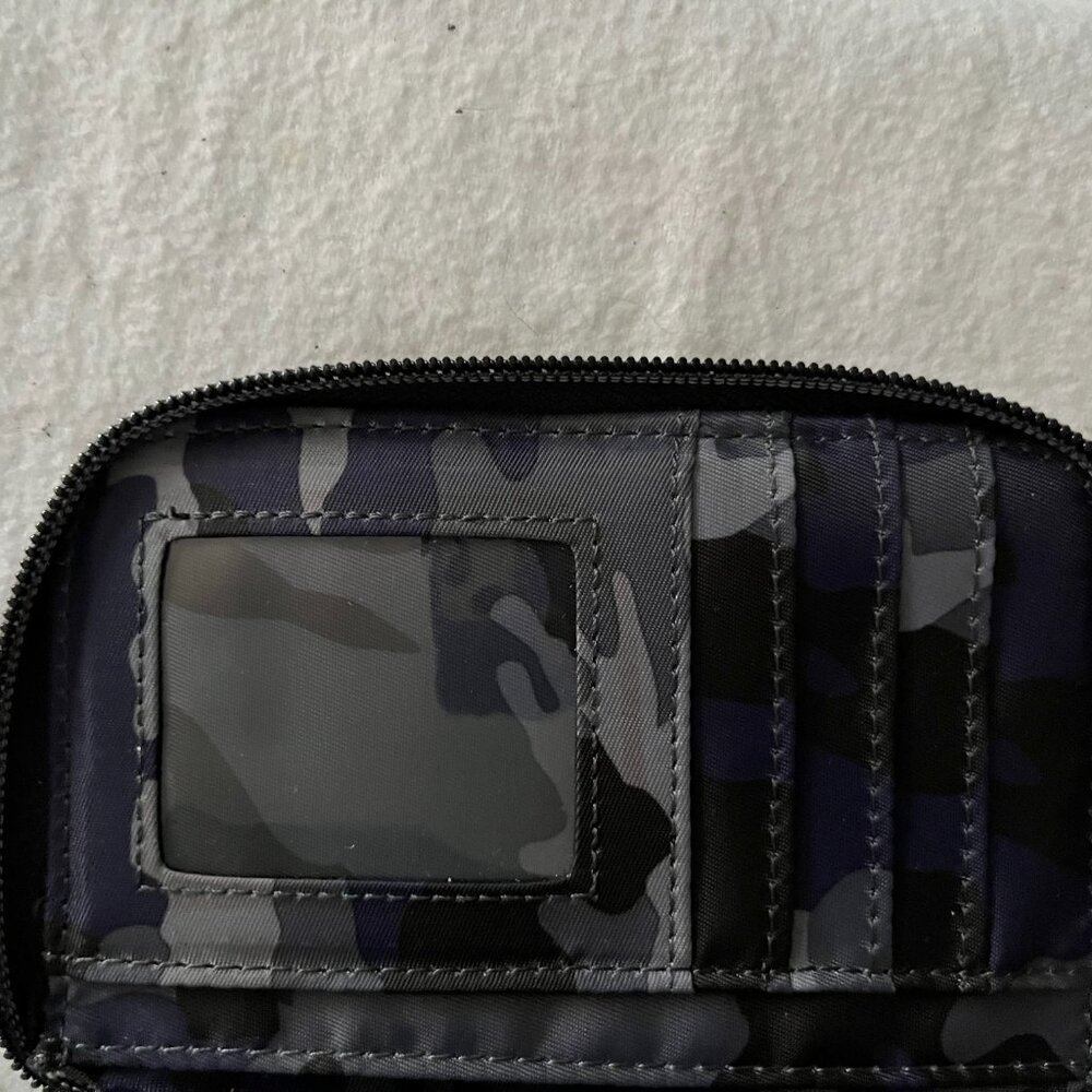 LUG Rodeo Gray Camo Wristlet/Purse/Wallet W/Removeable Strap - Picture 6 of 8